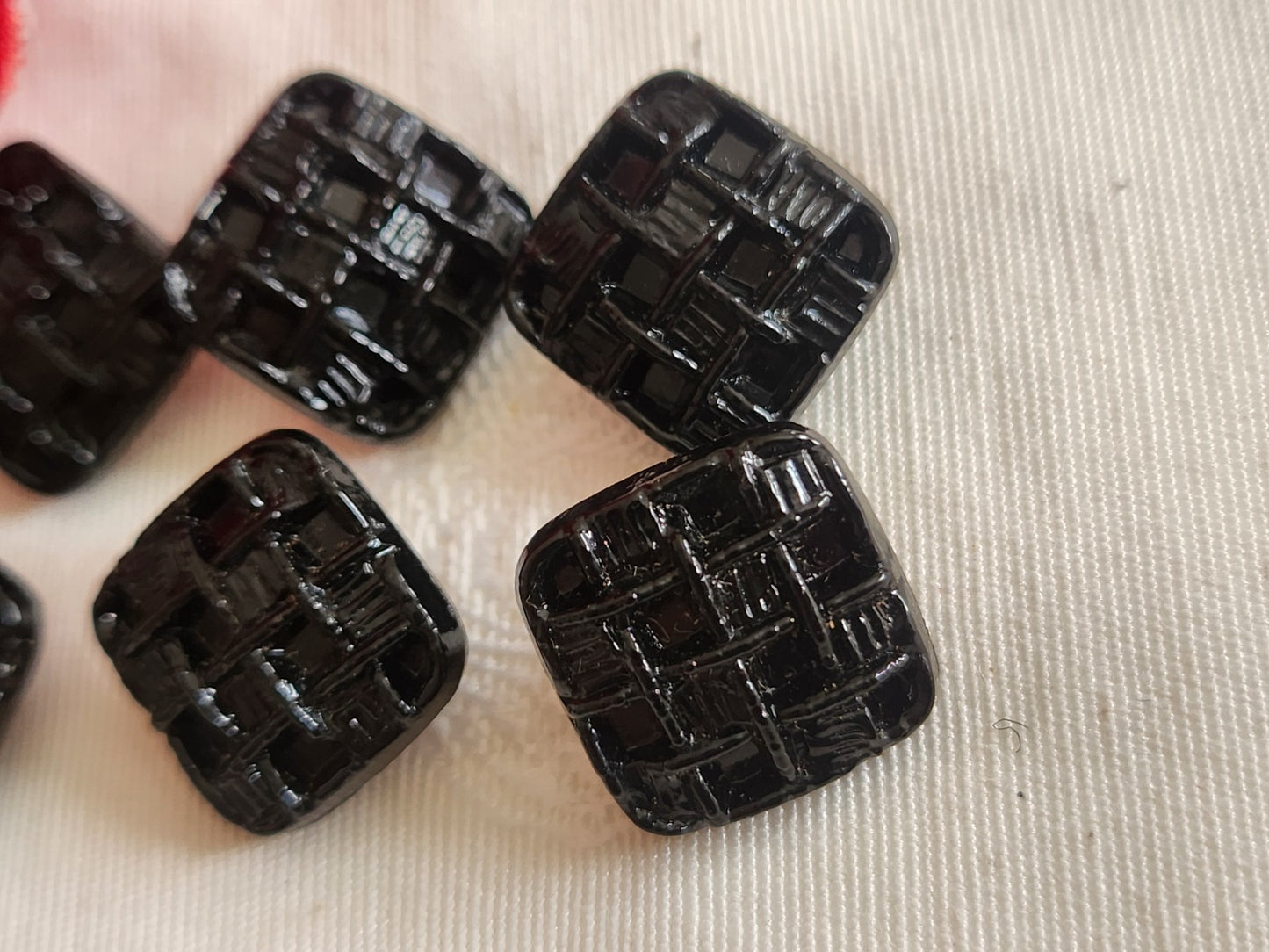 Lot 6 boutons anciens en verre noir 1,5 cm ou 15 mm carré pied ref 6310