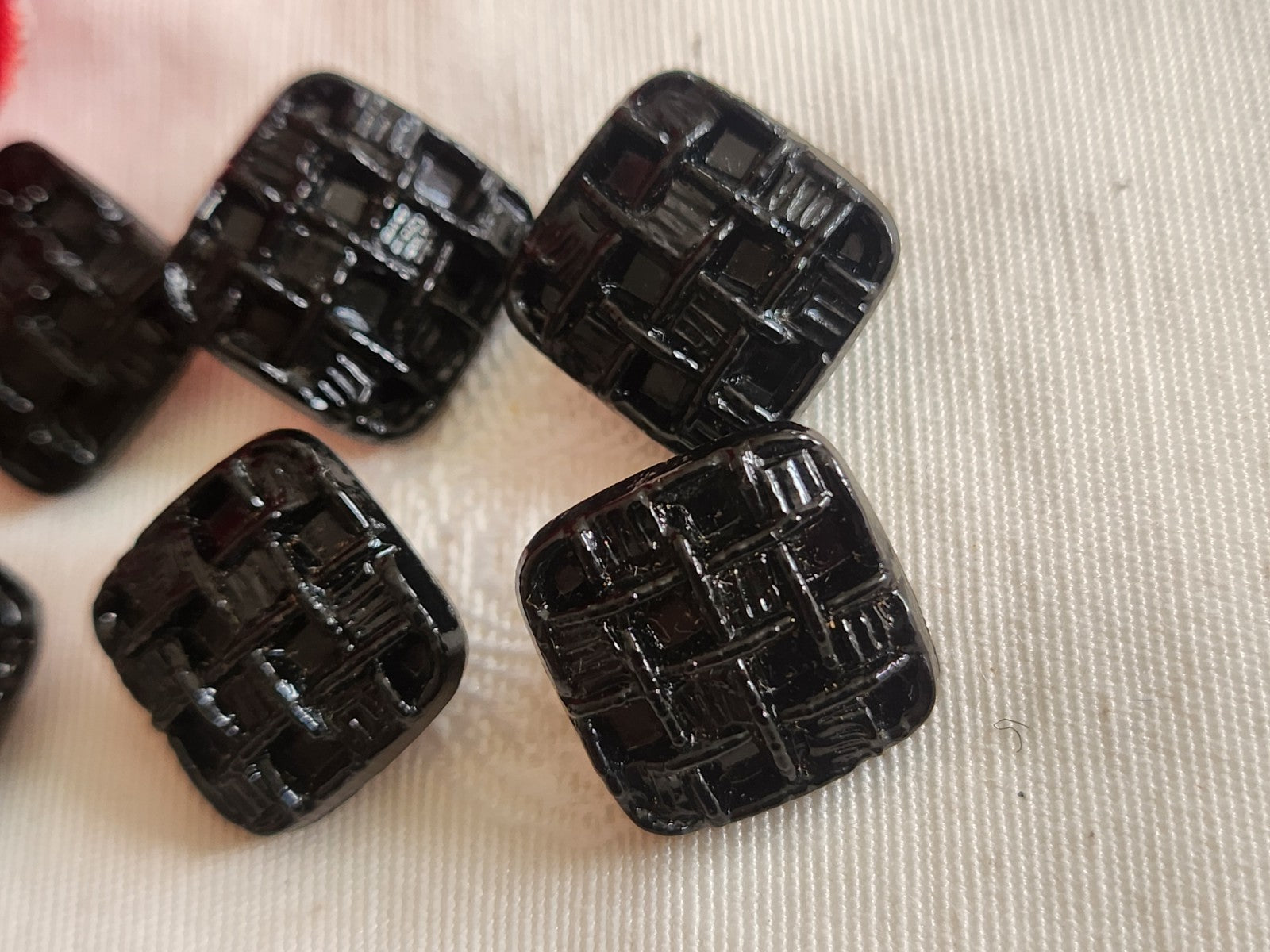 Lot 6 boutons anciens en verre noir 1,5 cm ou 15 mm carré pied ref 6310