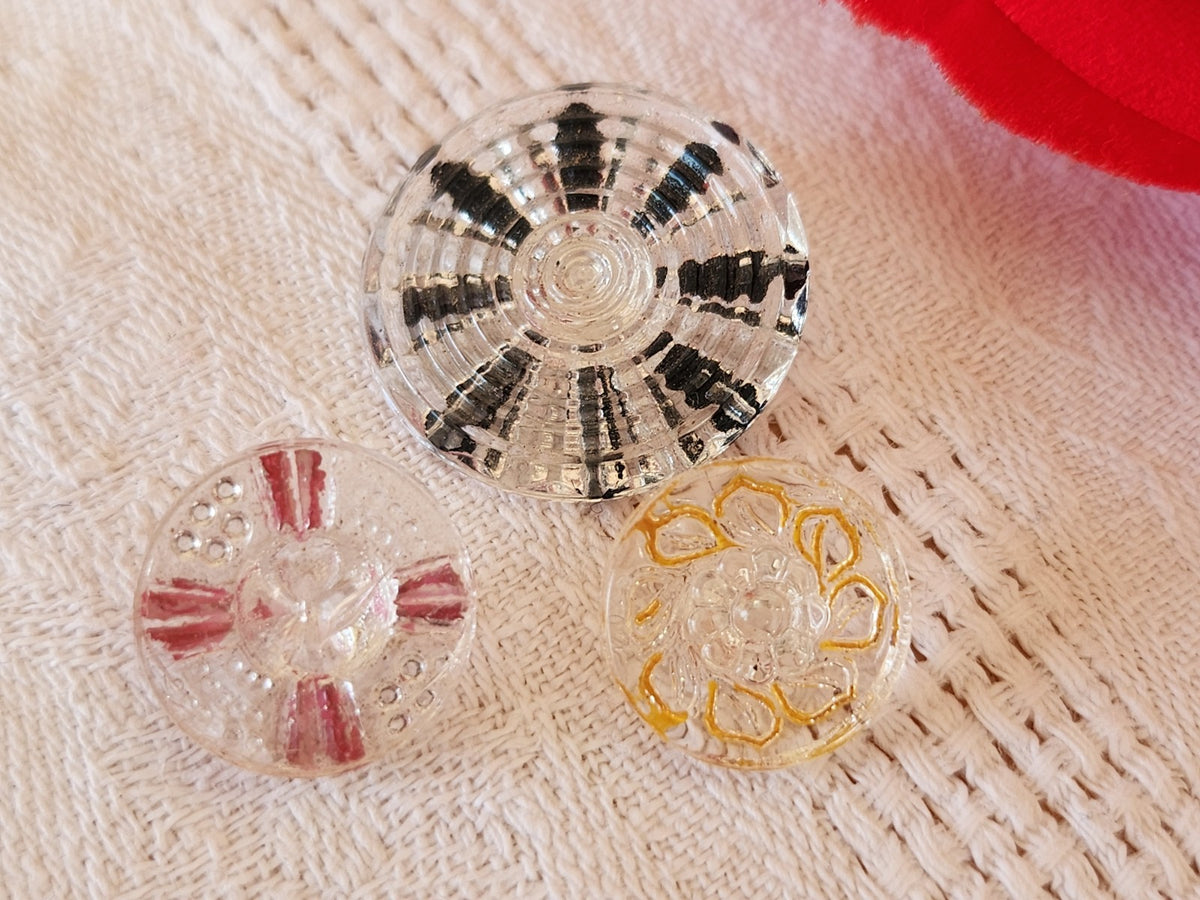 Trio  boutons anciens en verre peint transparent 1,4 cm et 2,2 cm D17M
