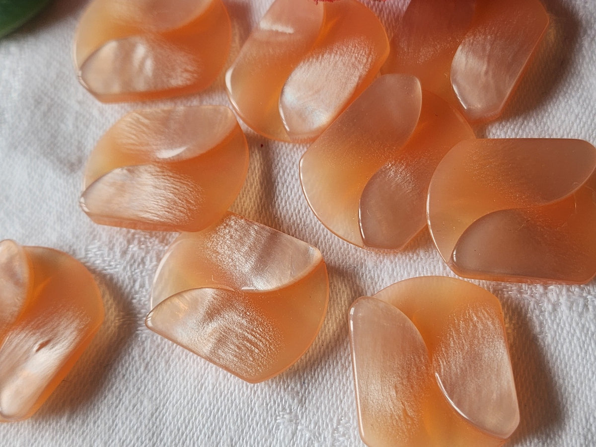 Lot 8  boutons vintage rose reflet nacré  rectangle 2,1 / 1,7 cm ref 6061