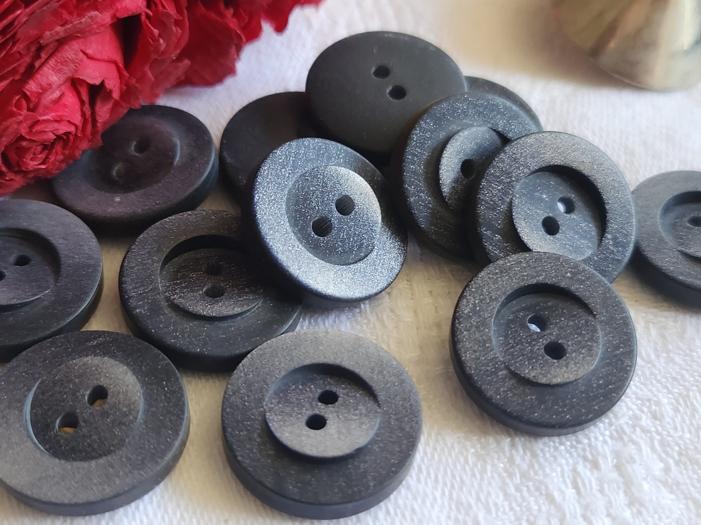 Lot 12 boutons vintage bleu argenté trous  1,8 cm ref 1298