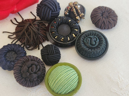 Lot 10 boutons anciens/vintage en passementerie 1,6 à 2,7 cm panaché  ref 6291