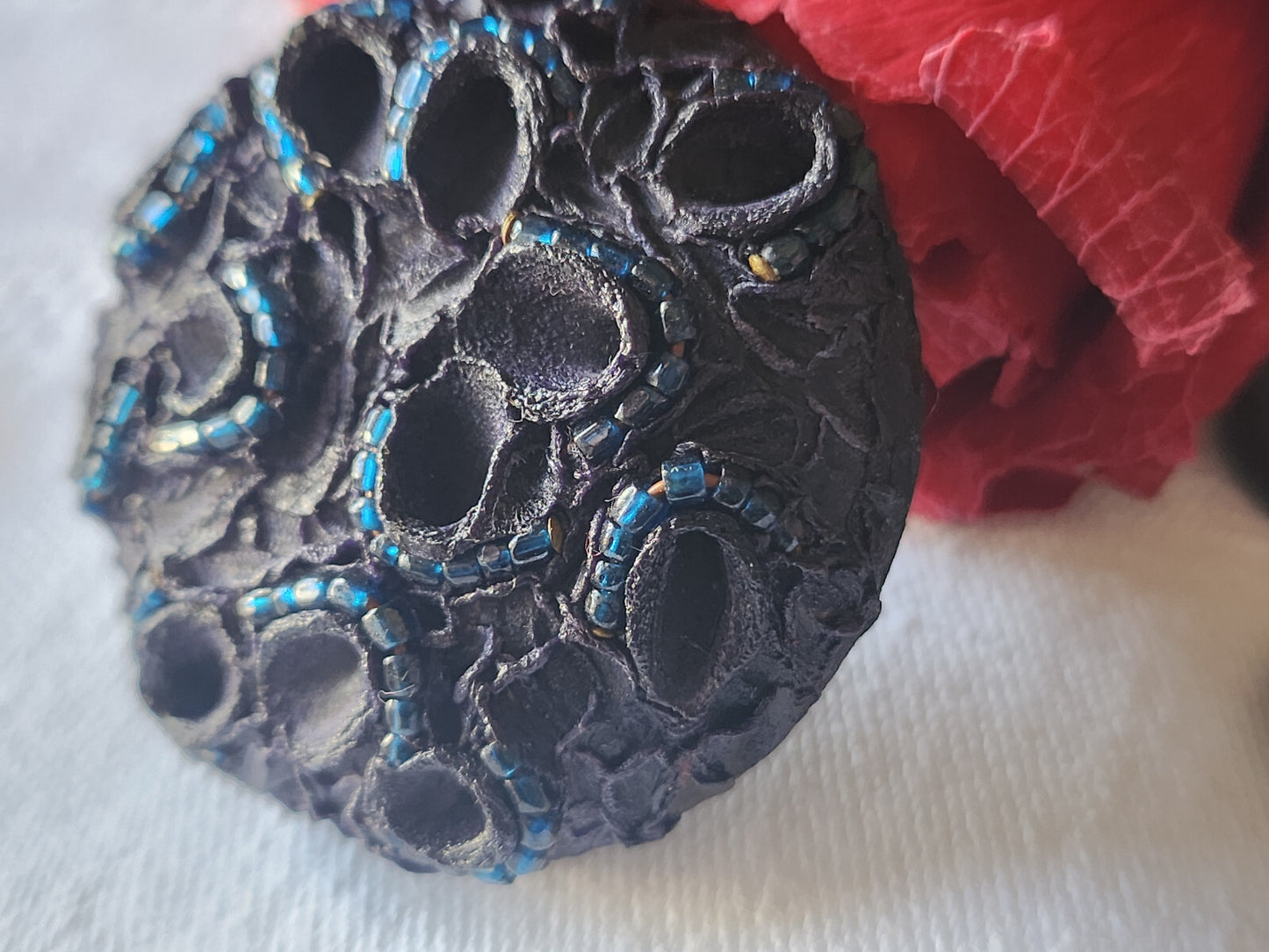 Enorme bouton vintage bleu chaine perlé  pied 4,3 cm ref 2644