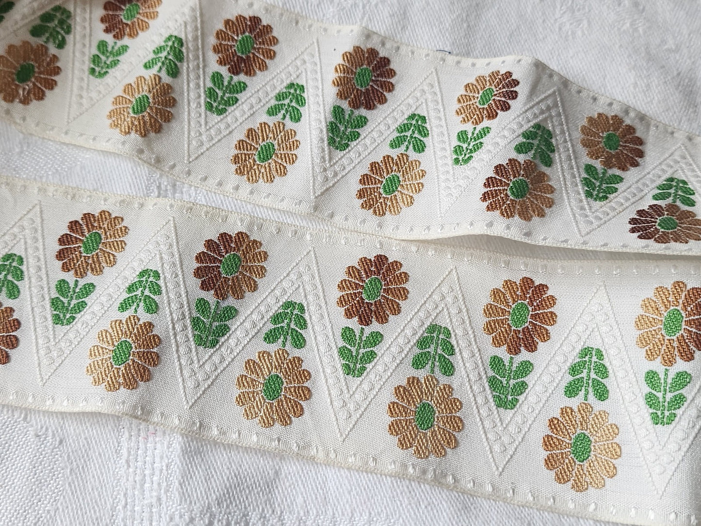 Galon vintage fleur large marron vert 1 m 08 sur 4 cm T7
