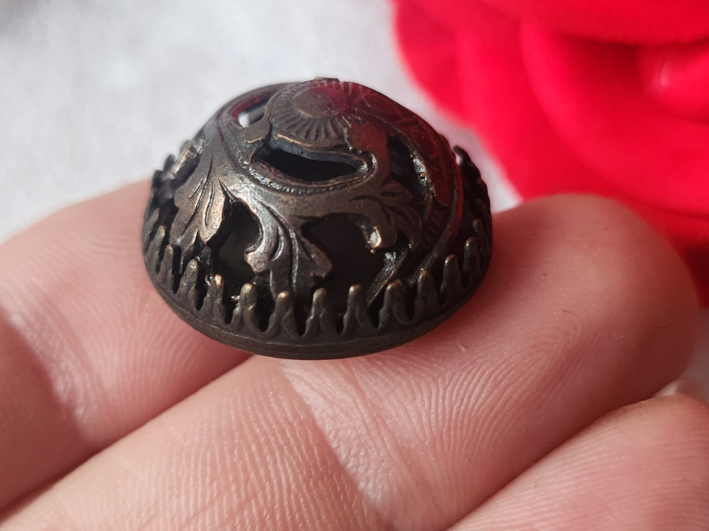Gros bouton ancien en métal ajouré 2,3 cm   vintage ref 5868