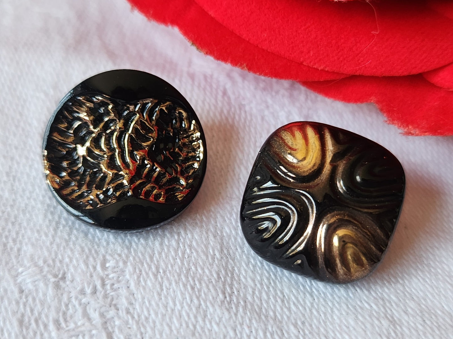 Duo boutons anciens en verre vintage noir doré 1,6 et  1,7 cm G17L