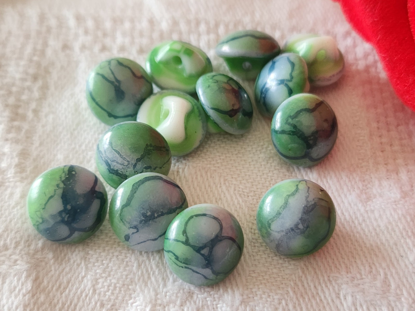 Lot 6 petits boutons vintage en verre  bleu vert 1 cm pied ancien ref 6442