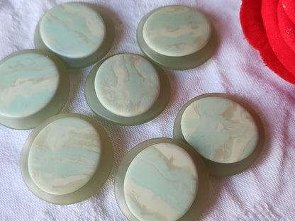 Lot 6 gros  boutons vintage camaieu vert mat 2,7 cm pied ref 3908
