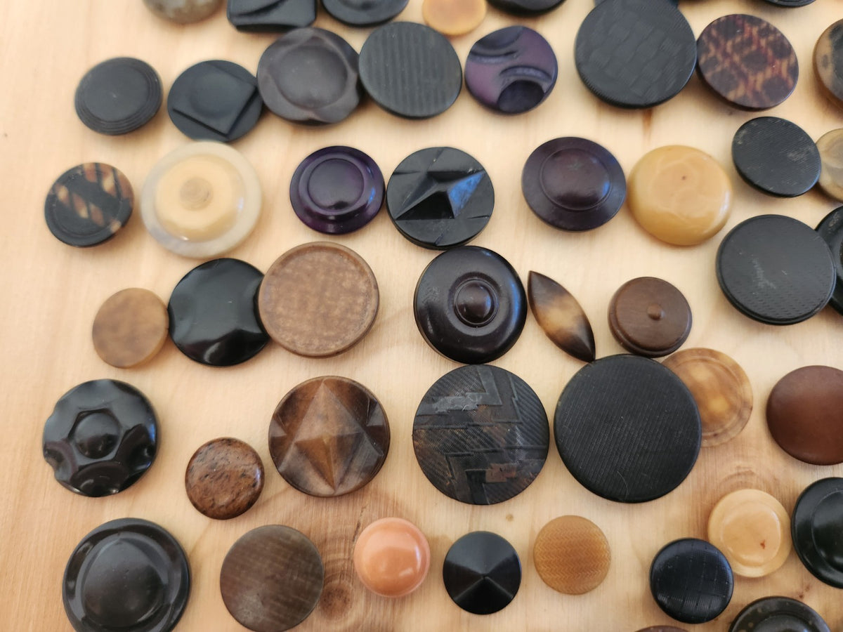 Lot 100 boutons anciens en corozo à pied 1 cm à 2 cm N°3 T10
