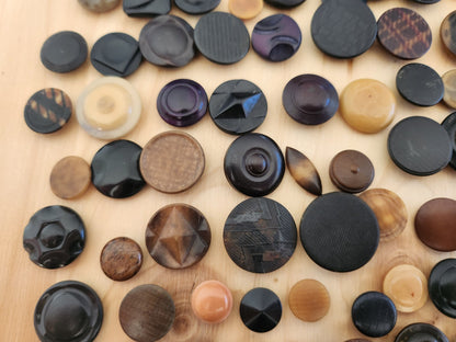 Lot 100 boutons anciens en corozo à pied 1 cm à 2 cm N°3 T10