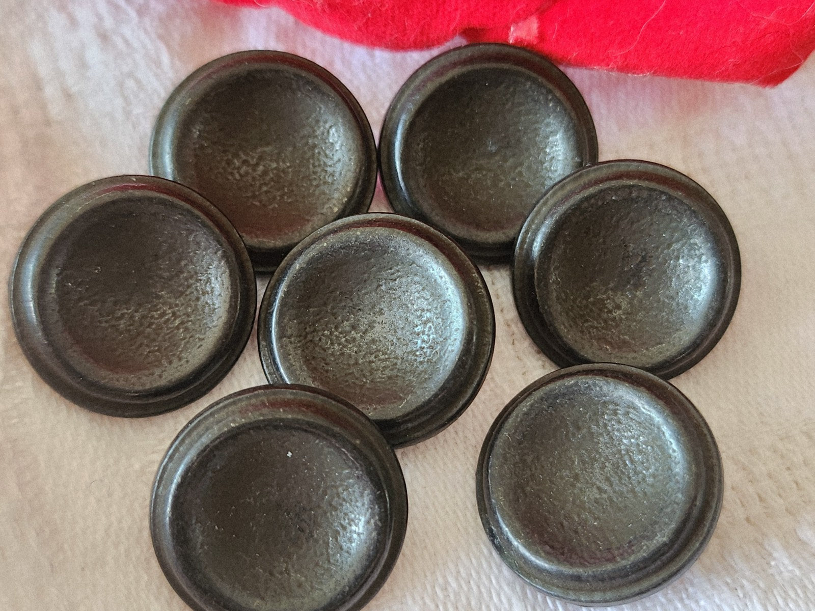 Lot 7 boutons vintage en métal en foncé à pied 1,7 cm ref 3848