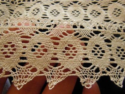 Duo dentelles anciennes crochet rehaussé de fil lumineux T1-9