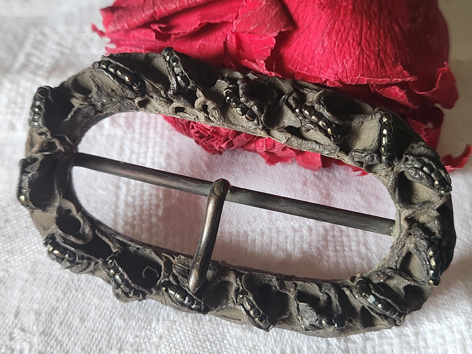 Enorme boucle de ceinture vintage résine et perle 8,2 cm sur 4,6 cm