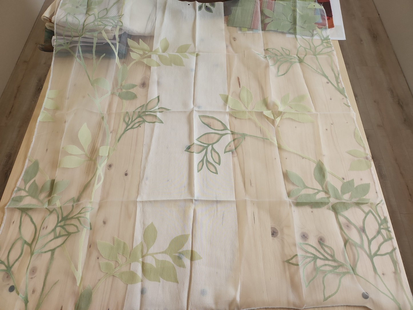 Enorme lot de tissu /voilage fond de magasin datant de 1993 échantillons B5