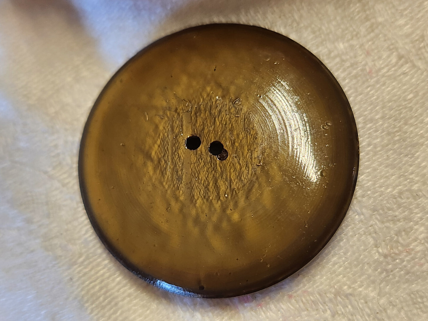 Collection gros bouton vintage résine perle marron trous 4 cm ref 0050