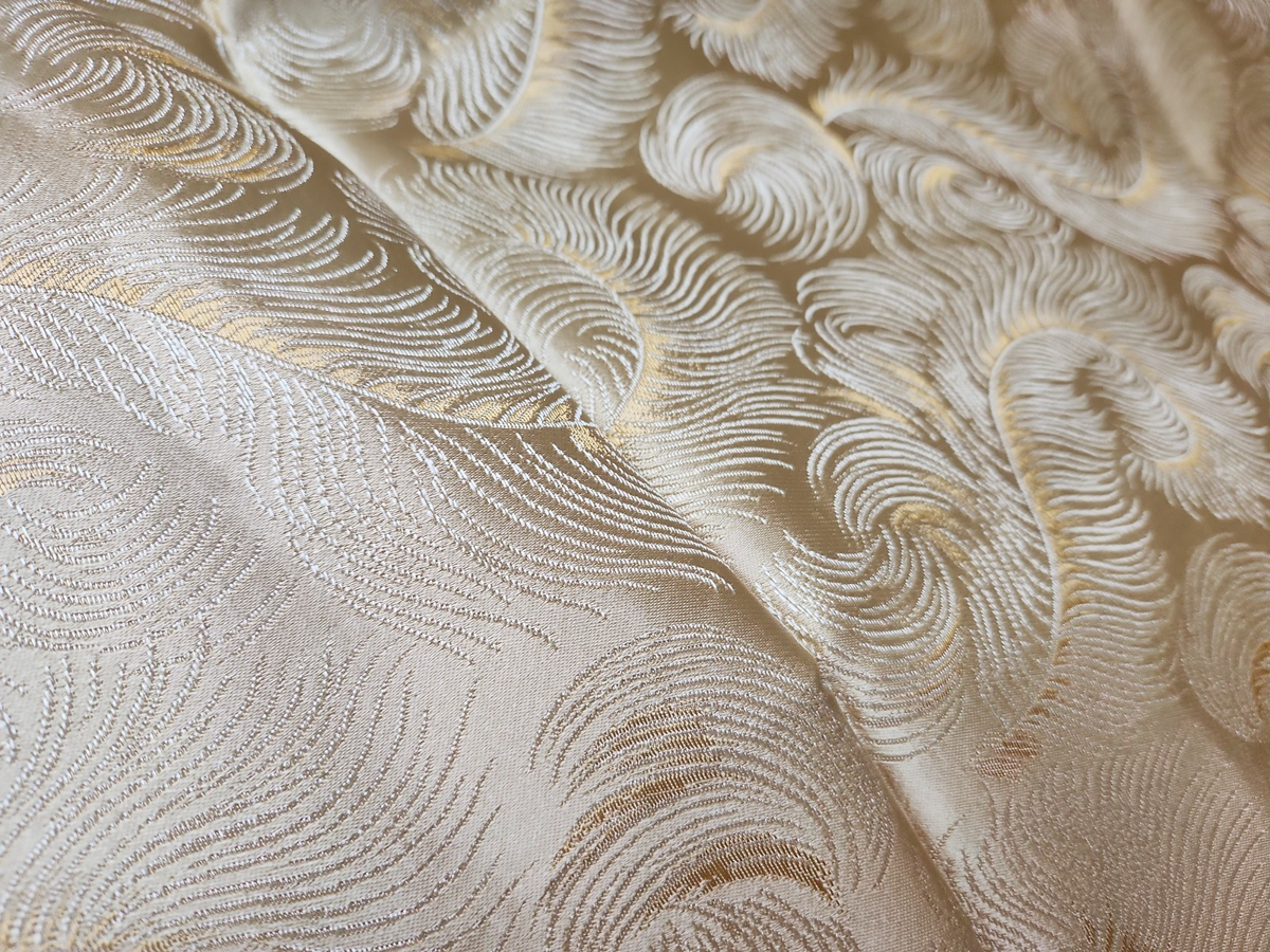 Tissu vintage soyeux beige motif plume broché? 1 m 70 sur 1 m 30 B4