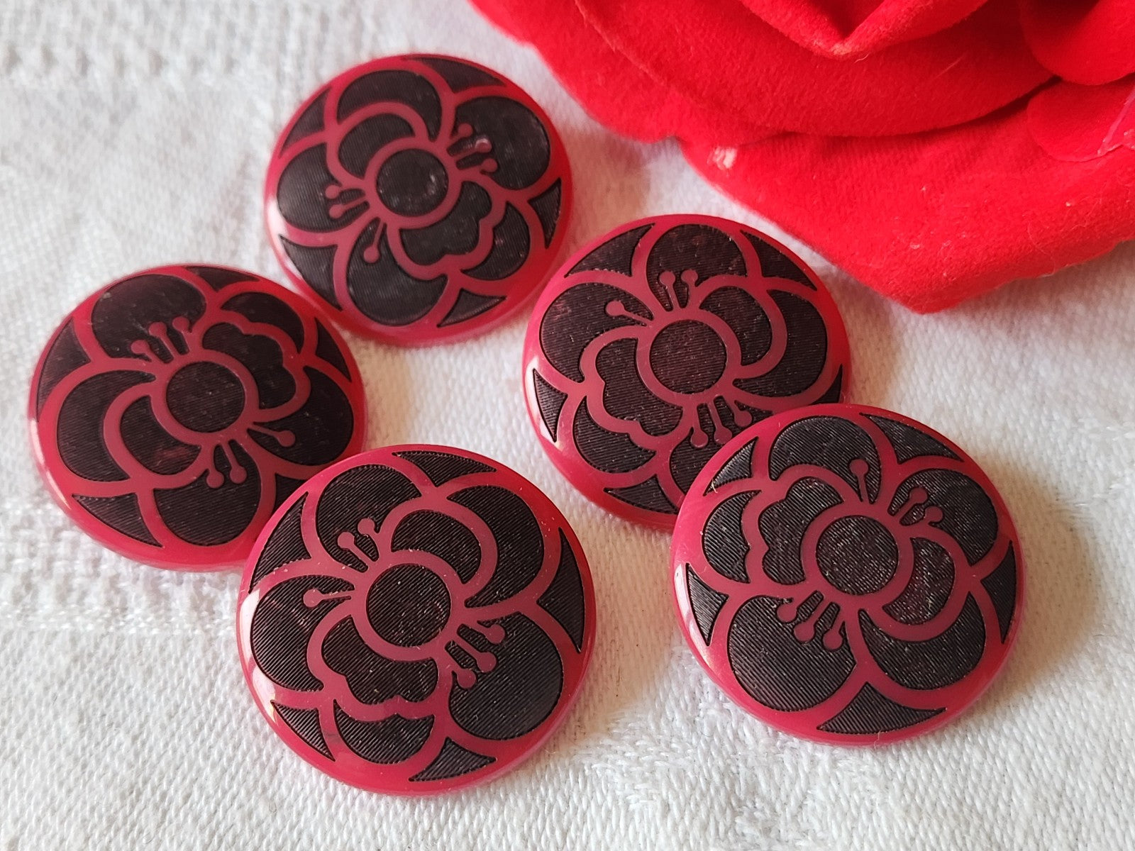 Lot 5 boutons vintage rose noir fushia pied originaux 2,4 cm ref 783