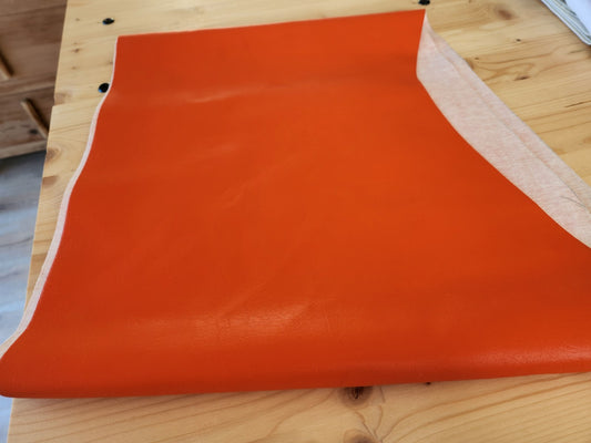 Ancien coupon de tissu skai orange chute long etroit B8