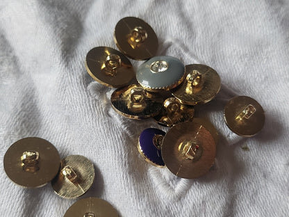 Lot 15 boutons vintage panaché coeur en strass 1,1 à 1,4 cm ref 2678