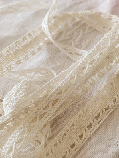 Duo petits coupons de dentelle ancienne 90 cm et  1 mètre 20  T6-9