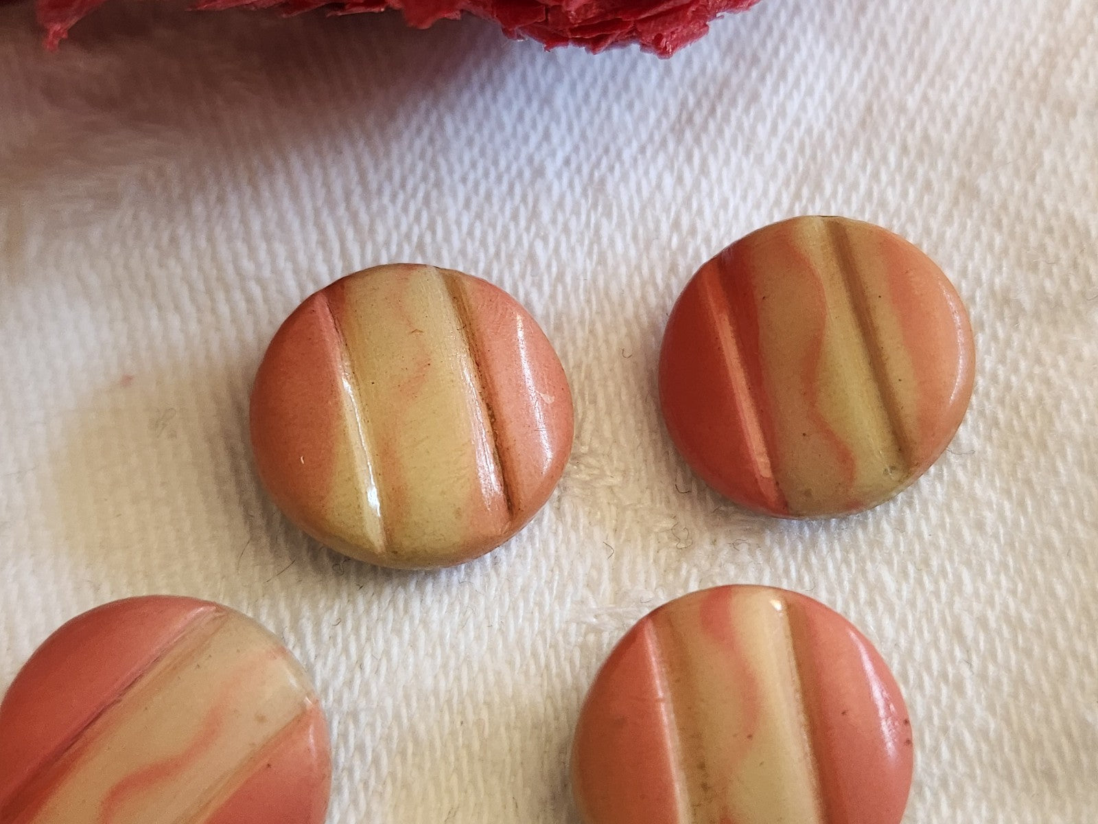 Lot 4 boutons anciens en celluloid  art deco rose 1,4 cm pied ref 1643