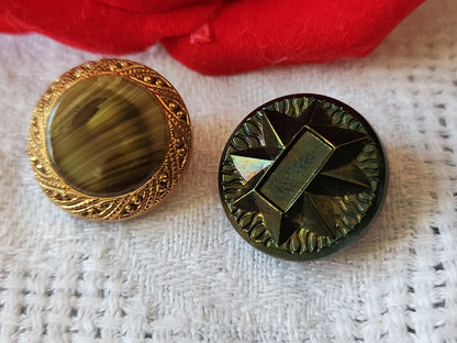 Duo boutons anciens en verre vintage vert  travaillé 1,8 cm D18D