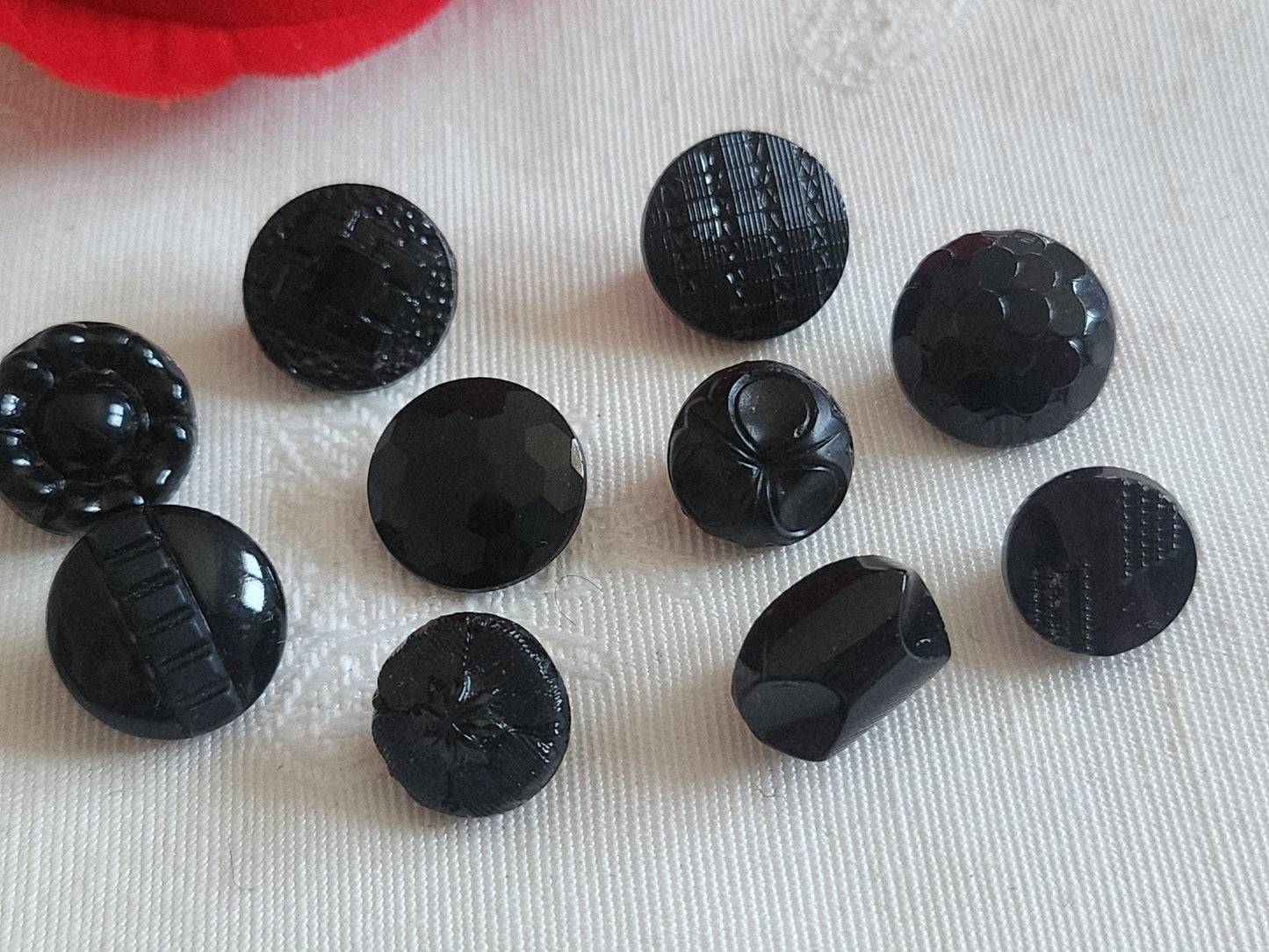 Lot 10 boutons anciens vintage  en verre noir  panaché 1,1 à 1,3 cm ref 6237