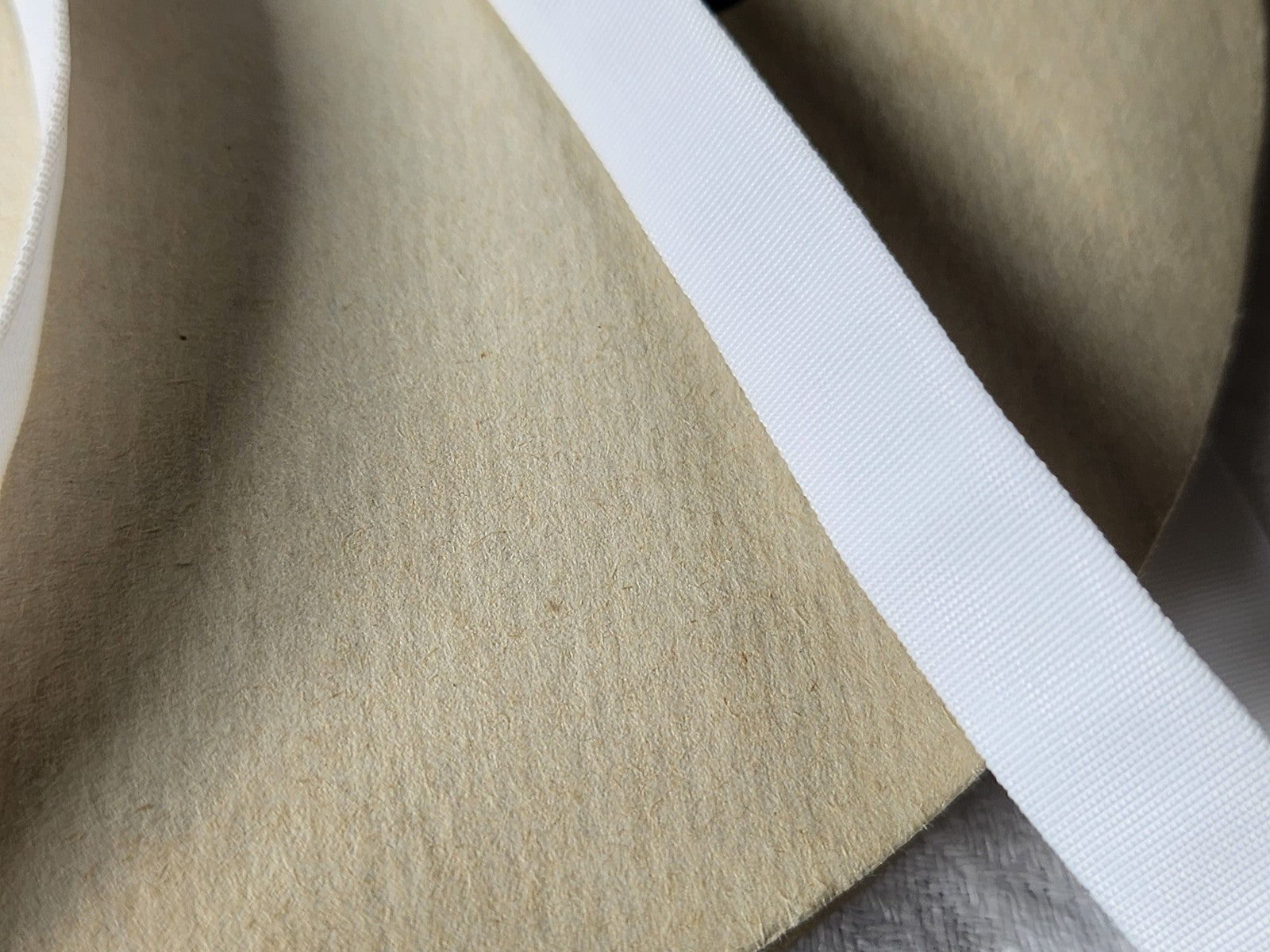 Ruban fin ancien blanc effet doublé 10 mètres sur 1 cm mercerie vintage B5 N°12