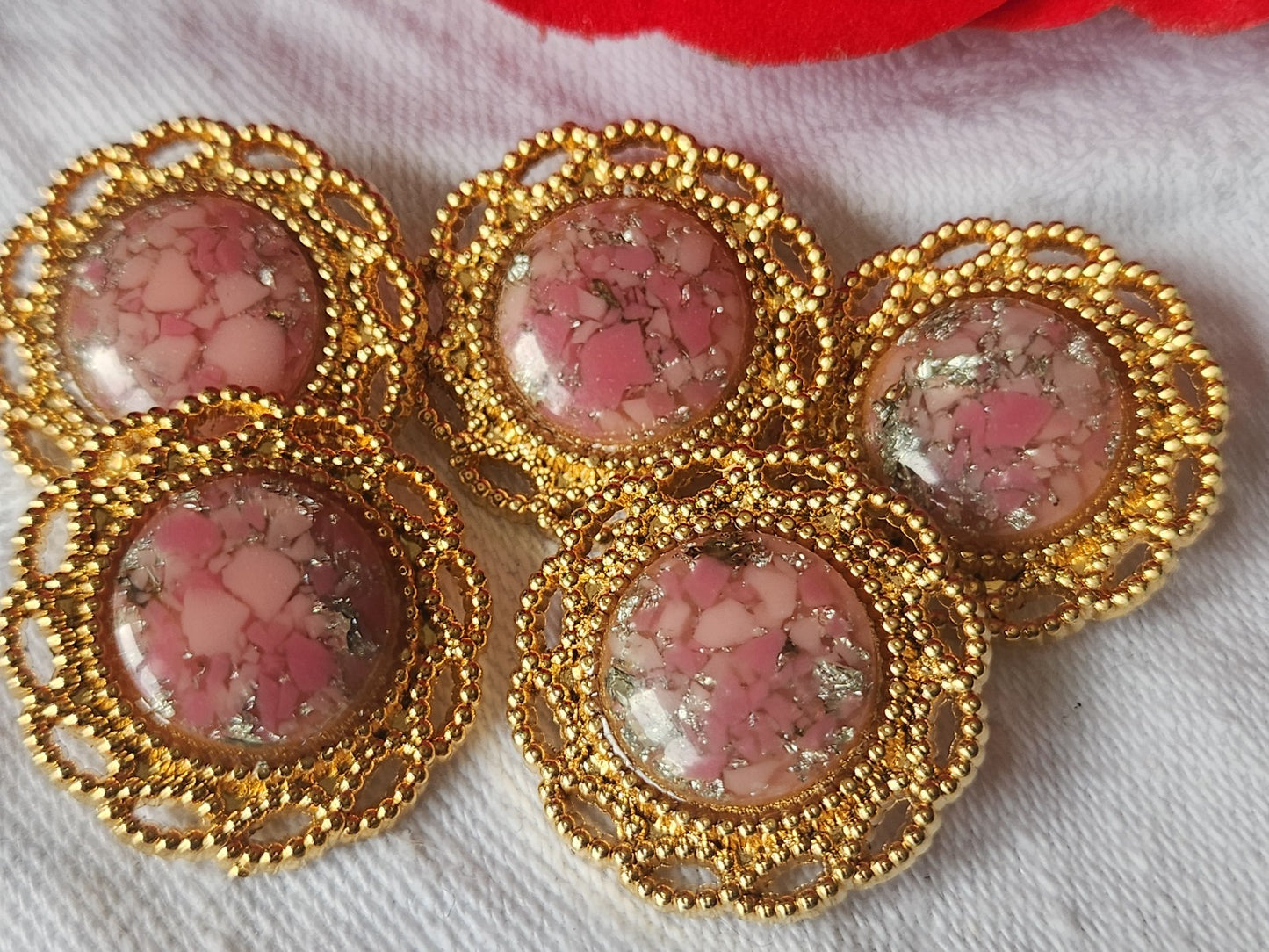 Lot 5  boutons vintage en métal doré coeur rose  2,3 cm ref 2012