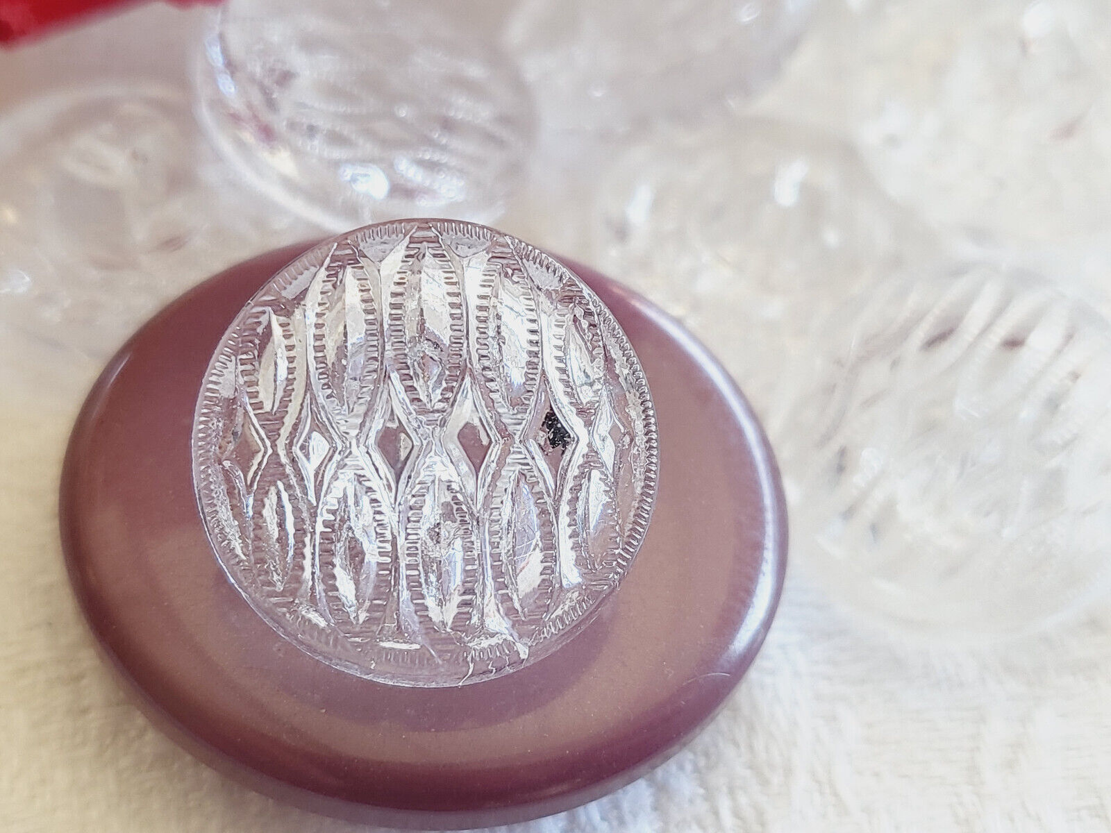 Lot 6 boutons anciens en verre transparent fort relief 1,7 cm ref 549