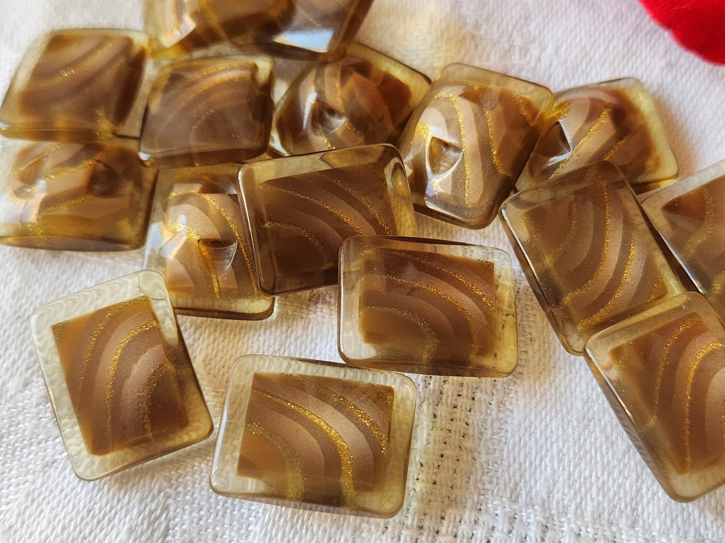 Lot 10 boutons vintage marron inclusion 1,4  sur 1,7 cm ref 5080