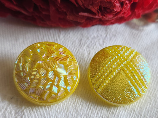 Duo boutons vintage en verre jaune modoré irisé   1,8 cm G19E