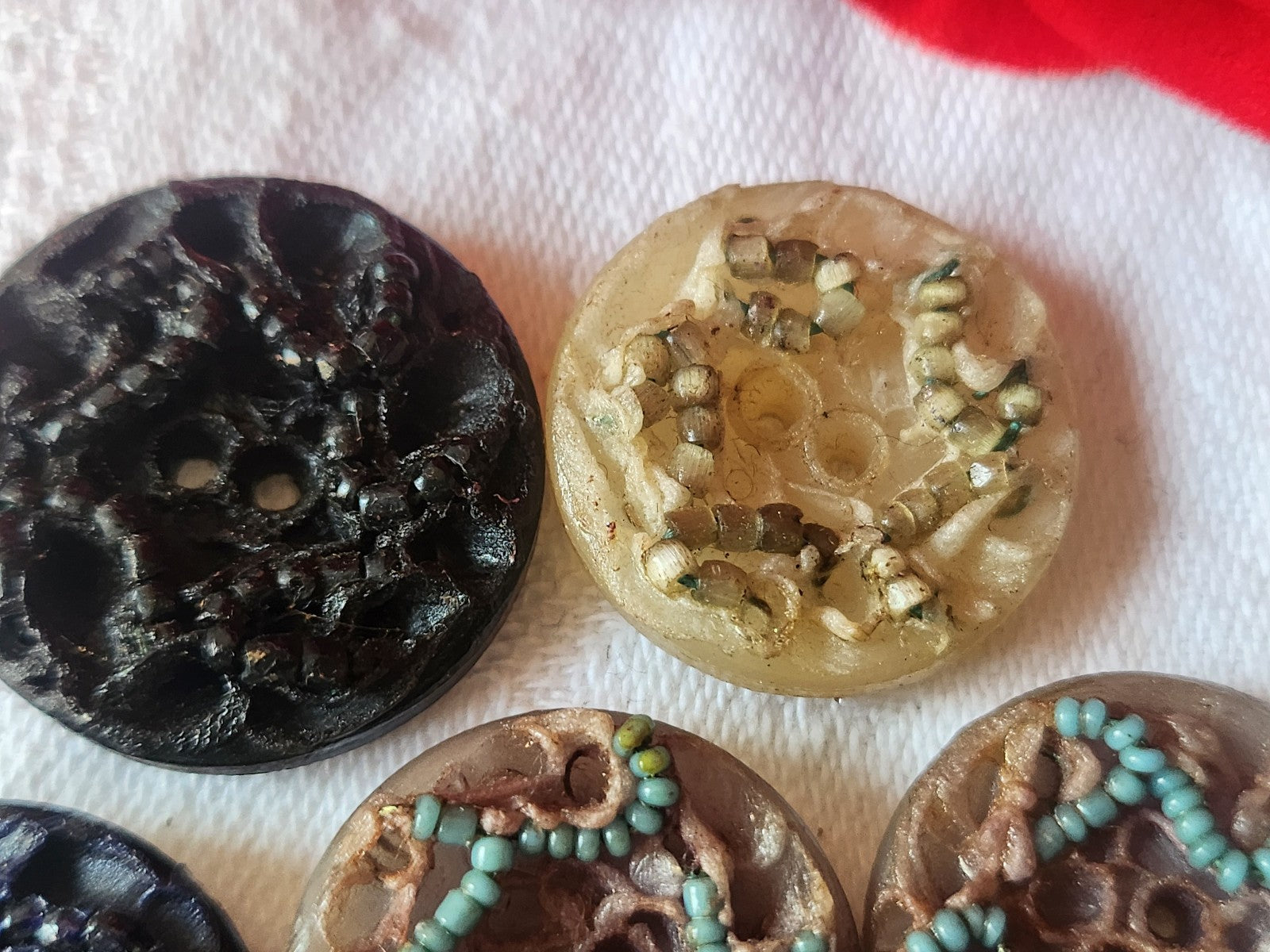 Collection lot 5 boutons vintage résine avec perle 2,1 à 2,4 cm ref 1504