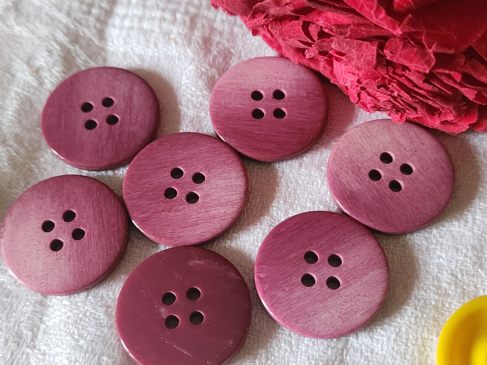 Lot 7 boutons vintage camaieu rose foncé plat 2 trous 2,3 cm ref 3211