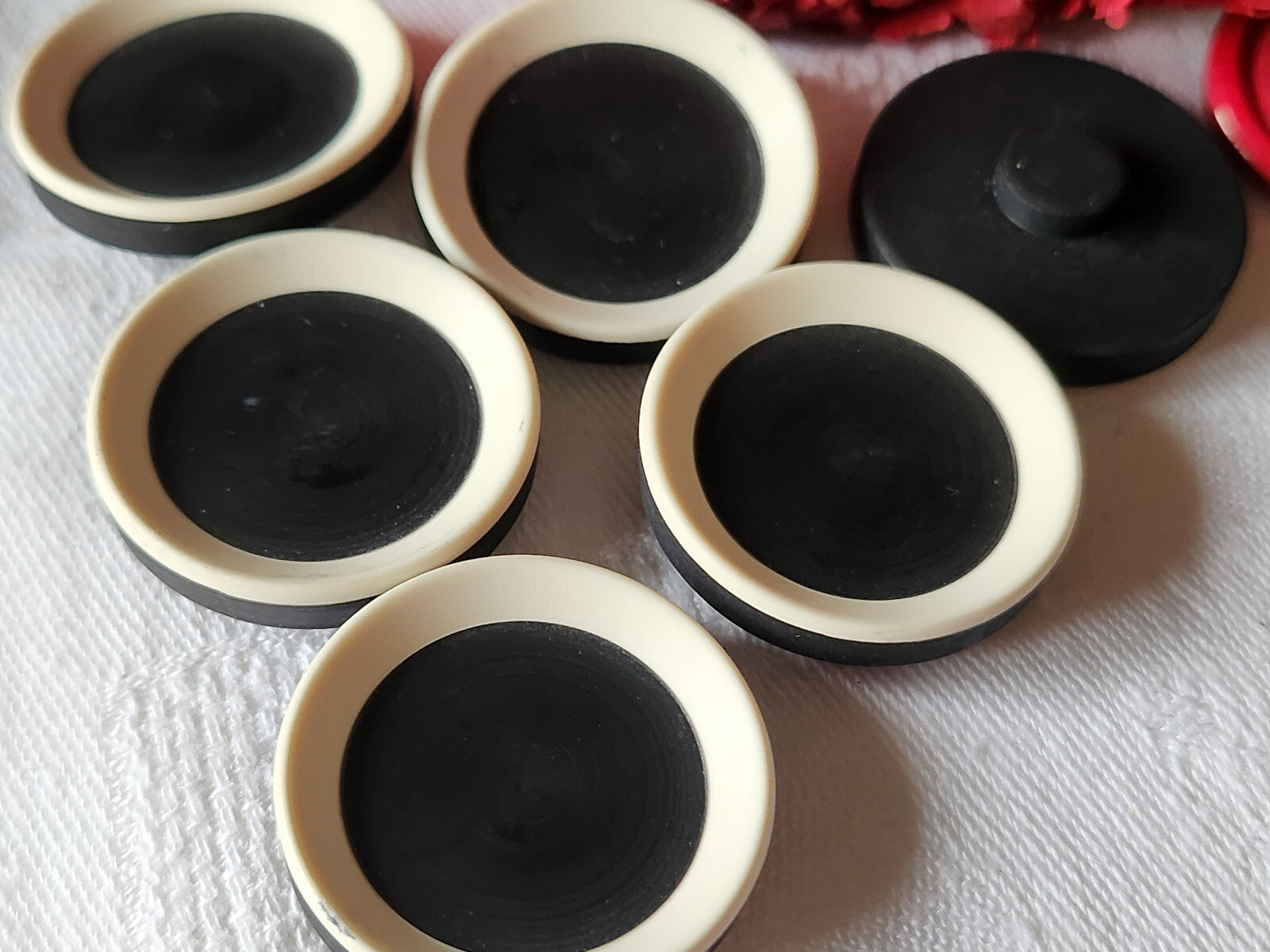 Lot 6 gros boutons vintage noir et blanc mat pied 2,9 cm ref 3117