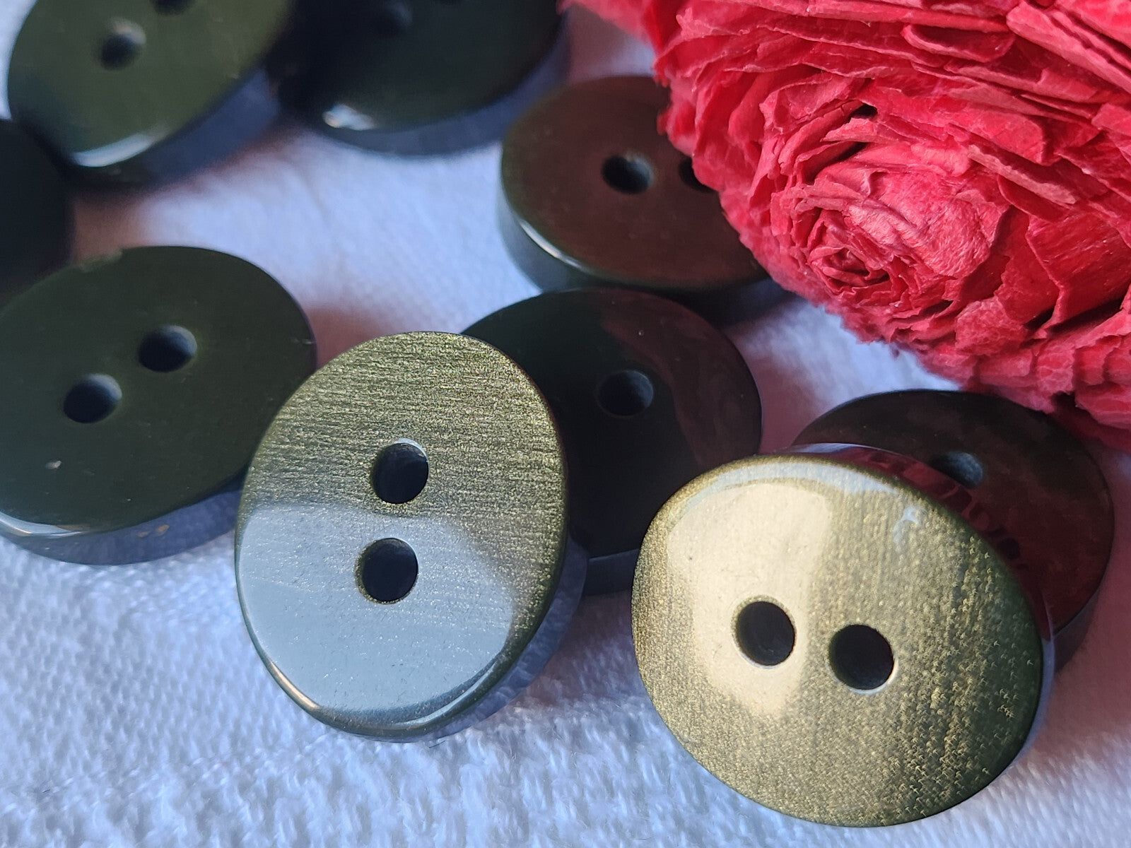 Lot 6 boutons vintage vert doré ovale épais 1,9 sur 2,2 cm ref 428