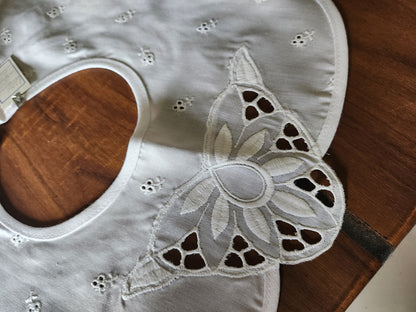 Ancien  col en tissu broderie fleur  travaillé blanc B1-76