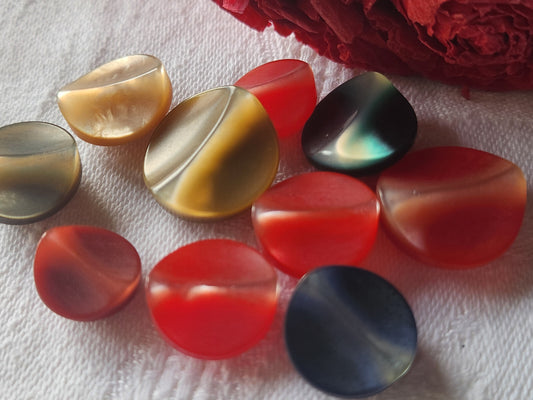 Lot 10 boutons vintage panaché assortiment pied nacré 1,1 à 1,7 cm ref 3834