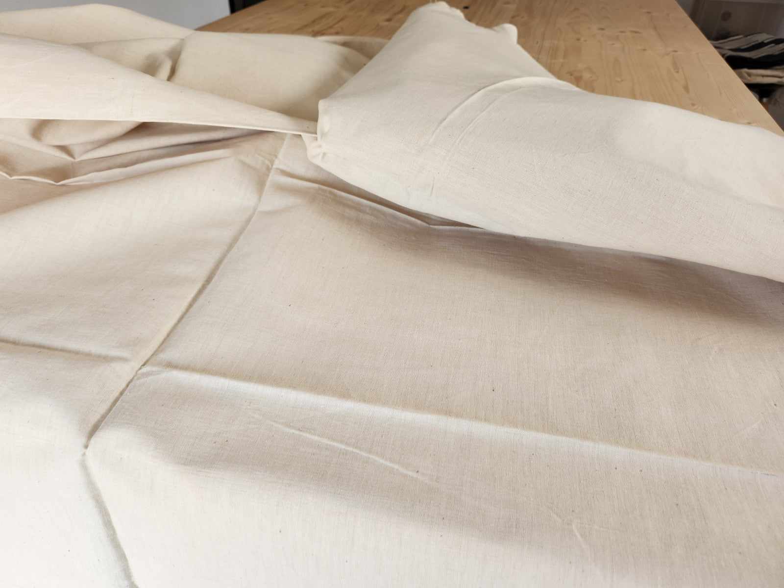Grand coupon de toile ancienne 2 m20 sur 2 m 52 BI B3