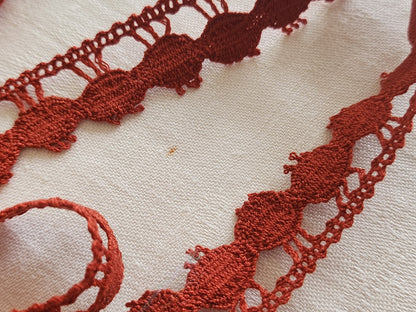 Dentelle vintage large marron 3 mètres sur 2,1 cm A5