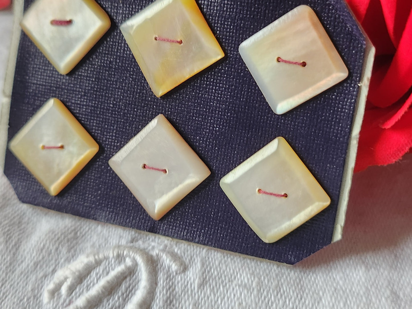 Rare petite plaque boutons anciens en nacre  1,5 cm  lot de 6 n°54