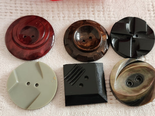 Lot 6 boutons anciens art deco bakelite plastique galalithe 2,2 à 3,6 cm ref 398