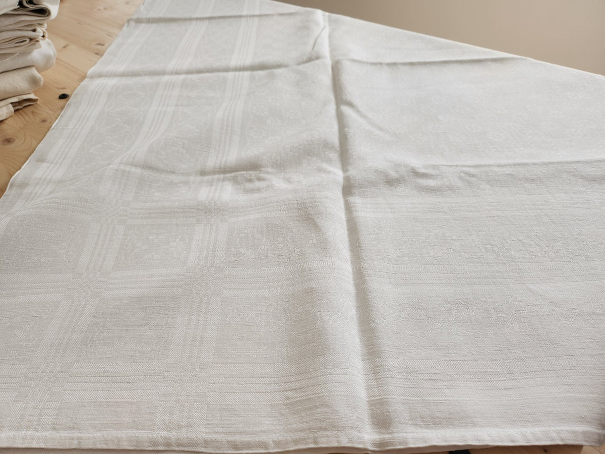 Ancienne nappe rectangulaire jolie damassé à teindre monogramme MB   B6