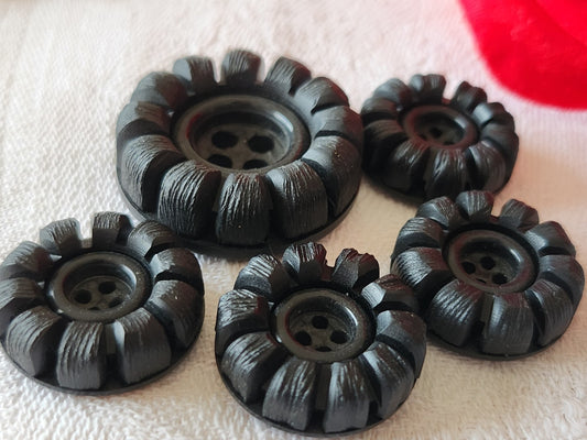 Lot 5 boutons vintage noir volume effet pneu trous 2 cm et 2,8 cm ref 3996