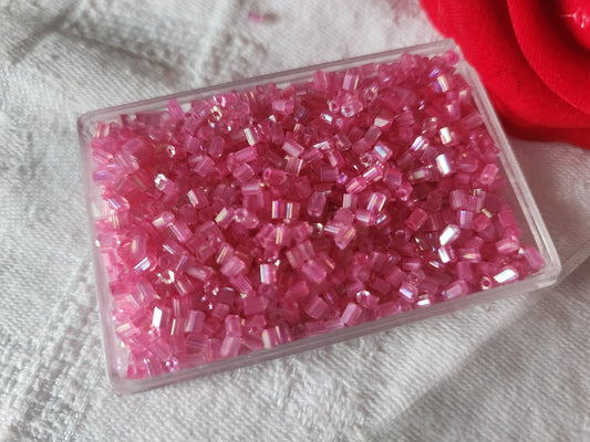 Lot environ 20 grammes de perles tube rose irisé en verre  n°24