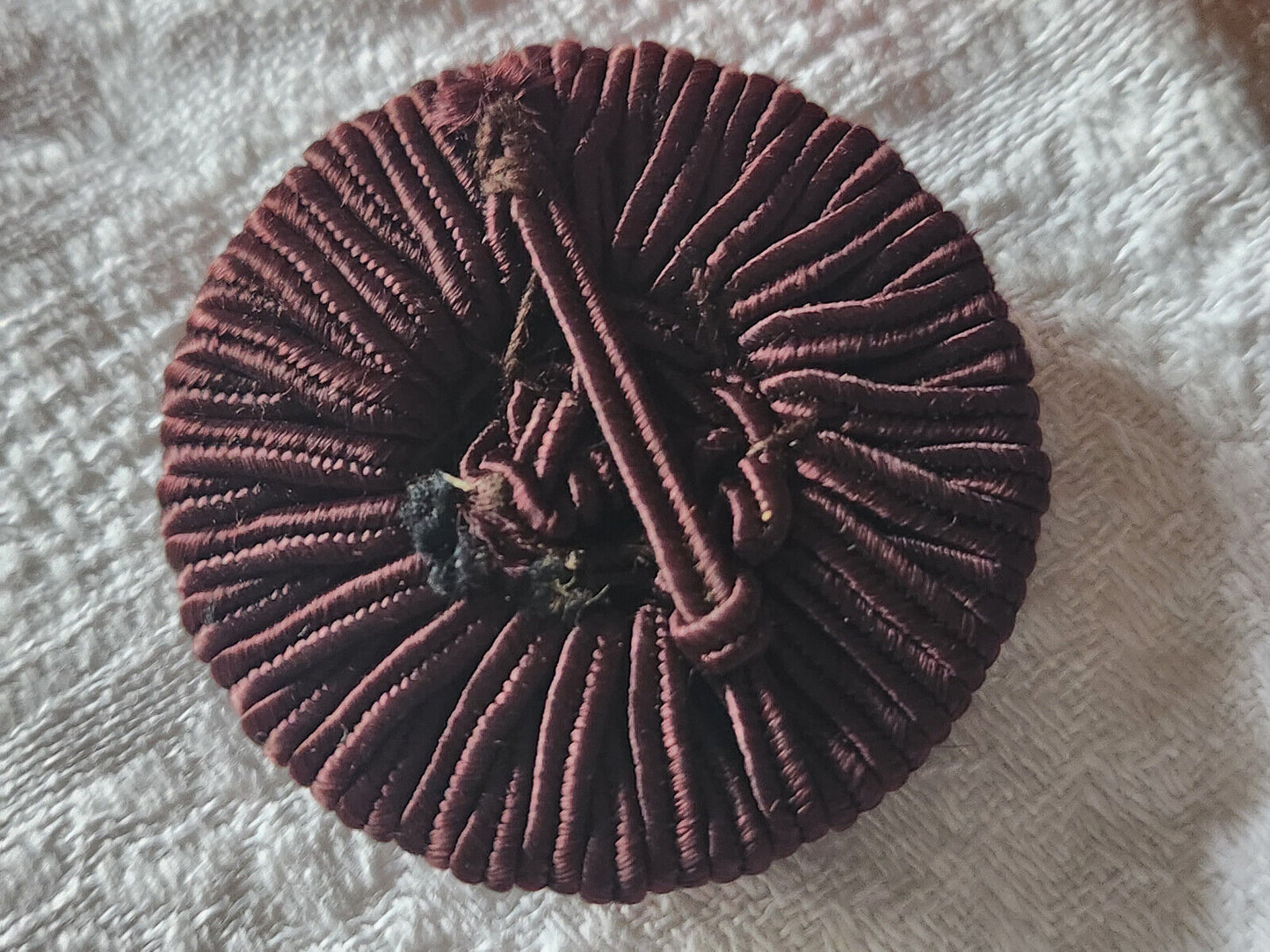 Haute couture énorme bouton ancien prune/ marron passementerie 4,4 cm ref 3064