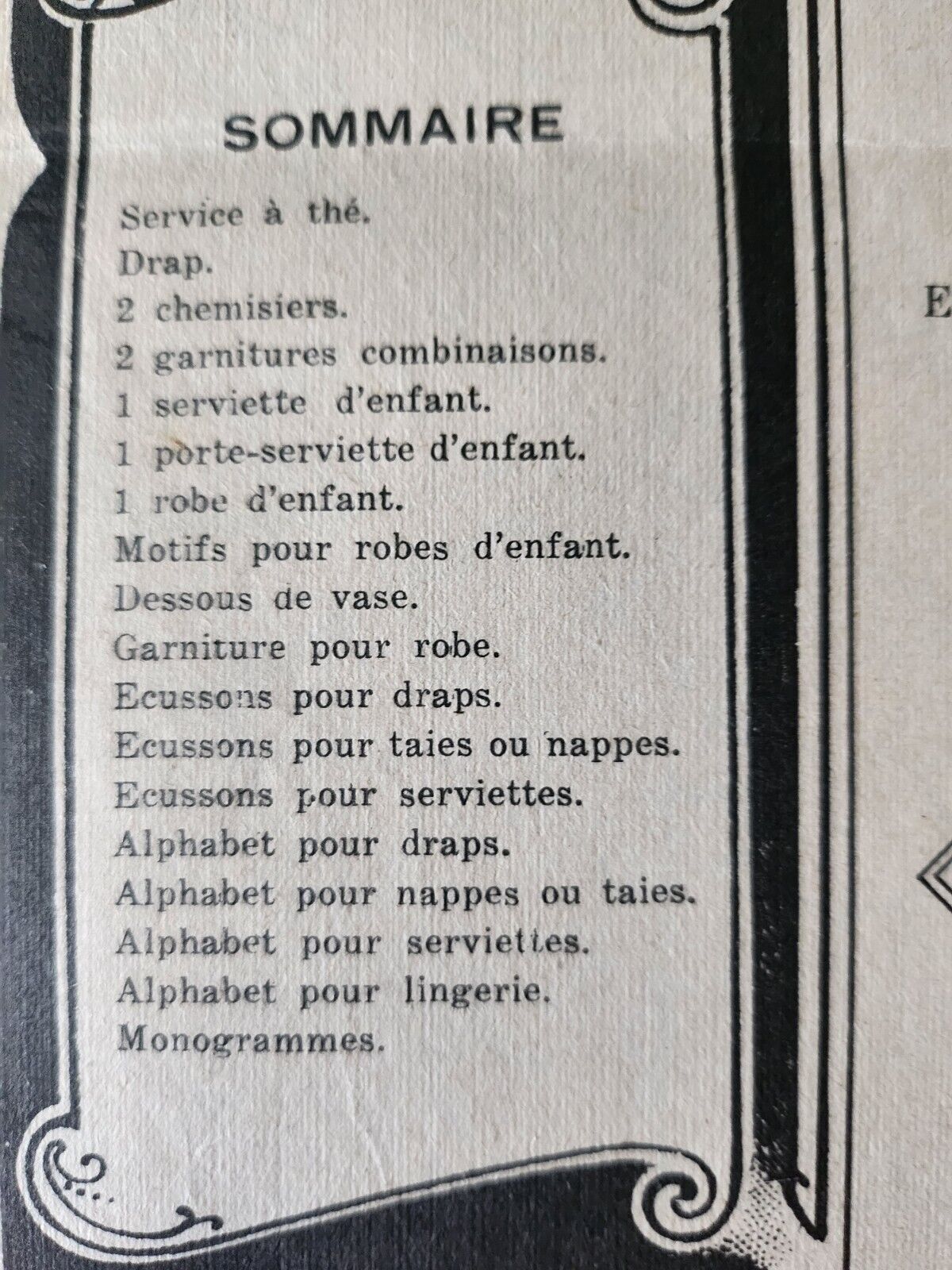 Le journal des brodeuses 1952  n° 693 dessous de vase motifs et ecussons divers