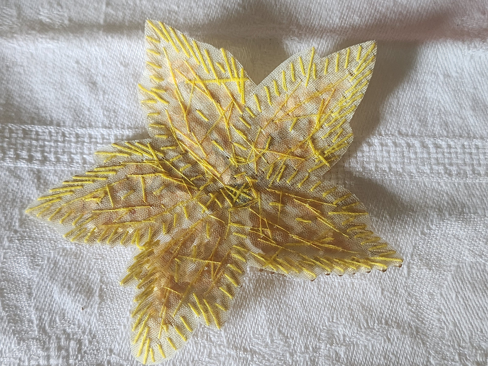 broderie perlé or vintage  ornement application sequin  9,3 cm T1