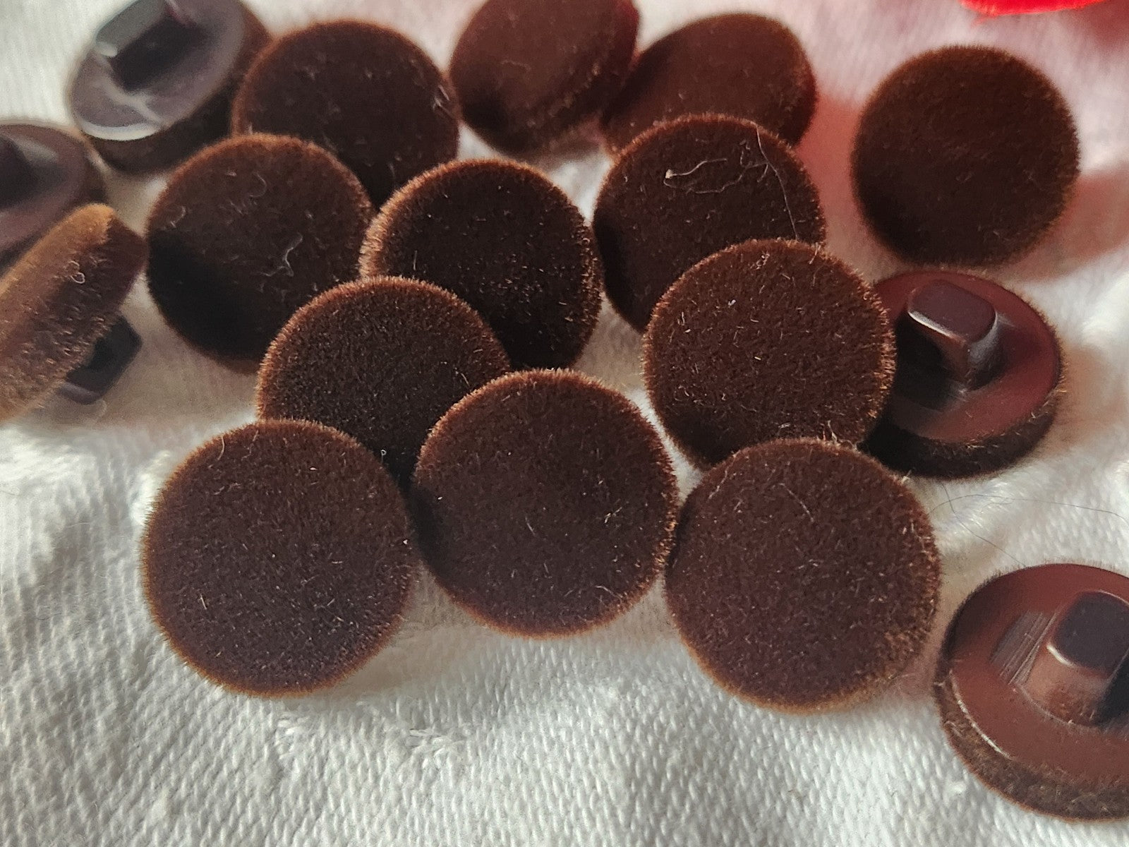 Lot 9 boutons vintage daim marron épais parurier 1,5 cm ref 0011