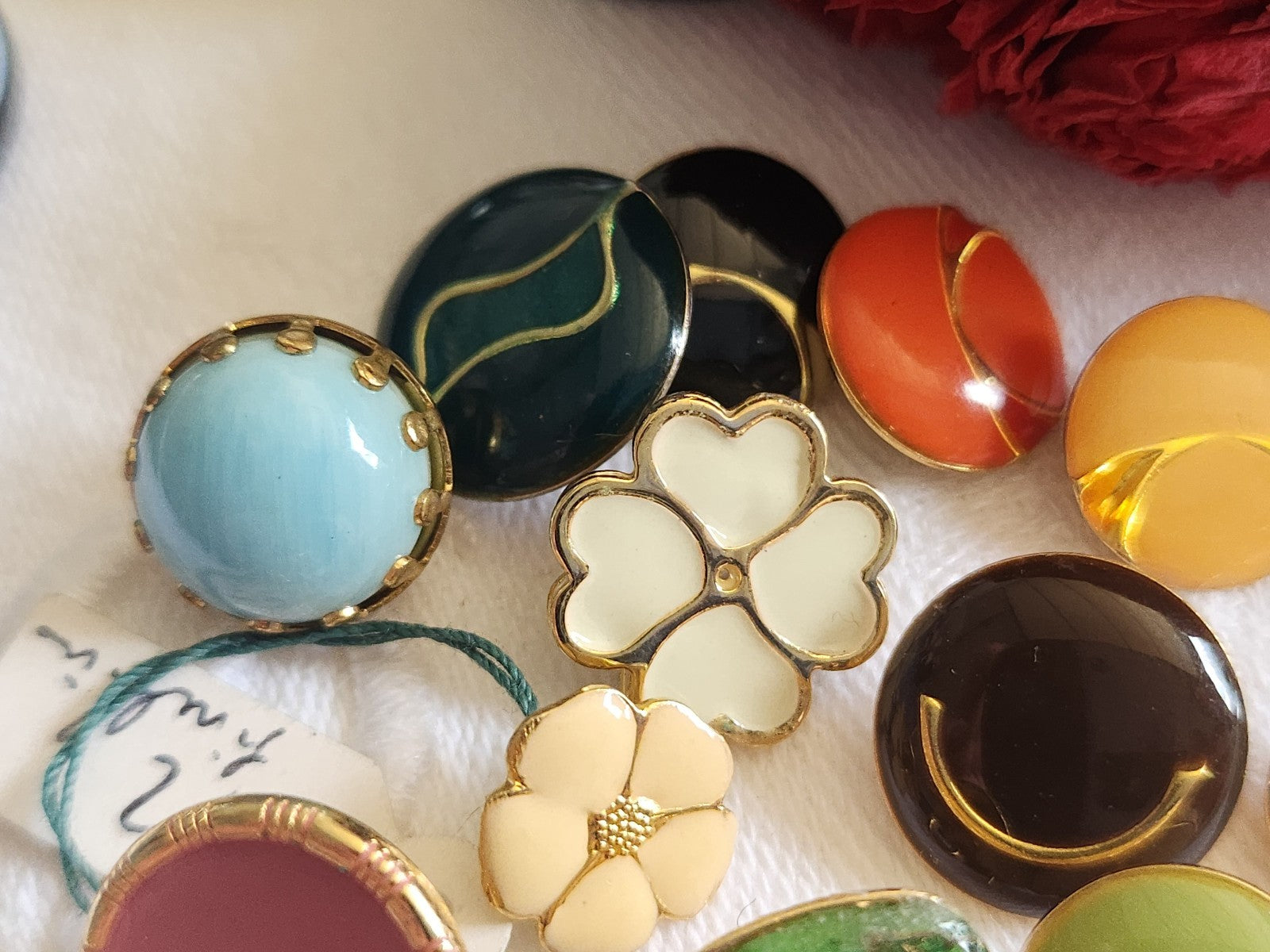 Lot 13 boutons vintage en métal  panaché 1,1 à 1,5 cm ref 1404